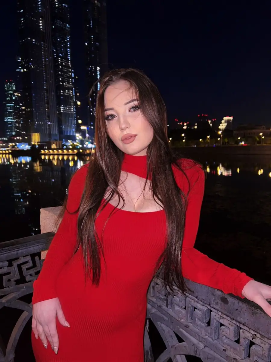 Violetta escort in Paris