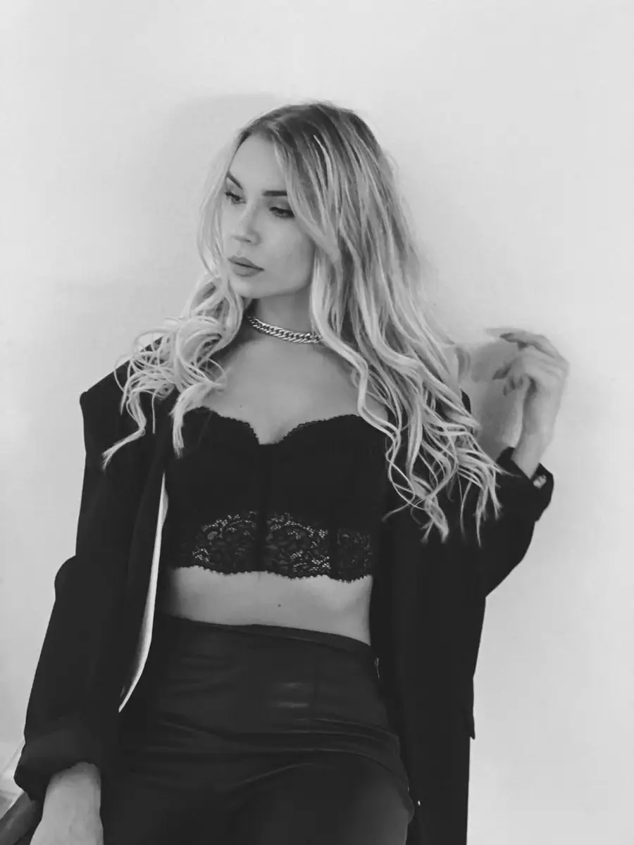 Yana escort in Paris