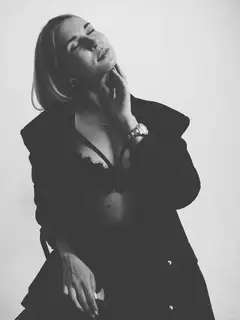 Yana escort in Paris